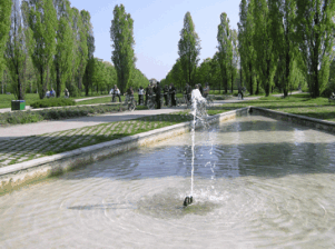 La fontana al centro del Parco Nord La fontana al centro del Parco Nord