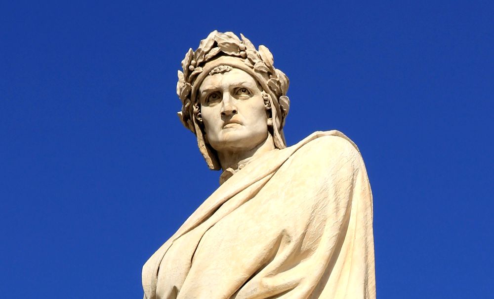 Dante-Alighieri-in-piazza-Santa-Croce-a-Firenze-